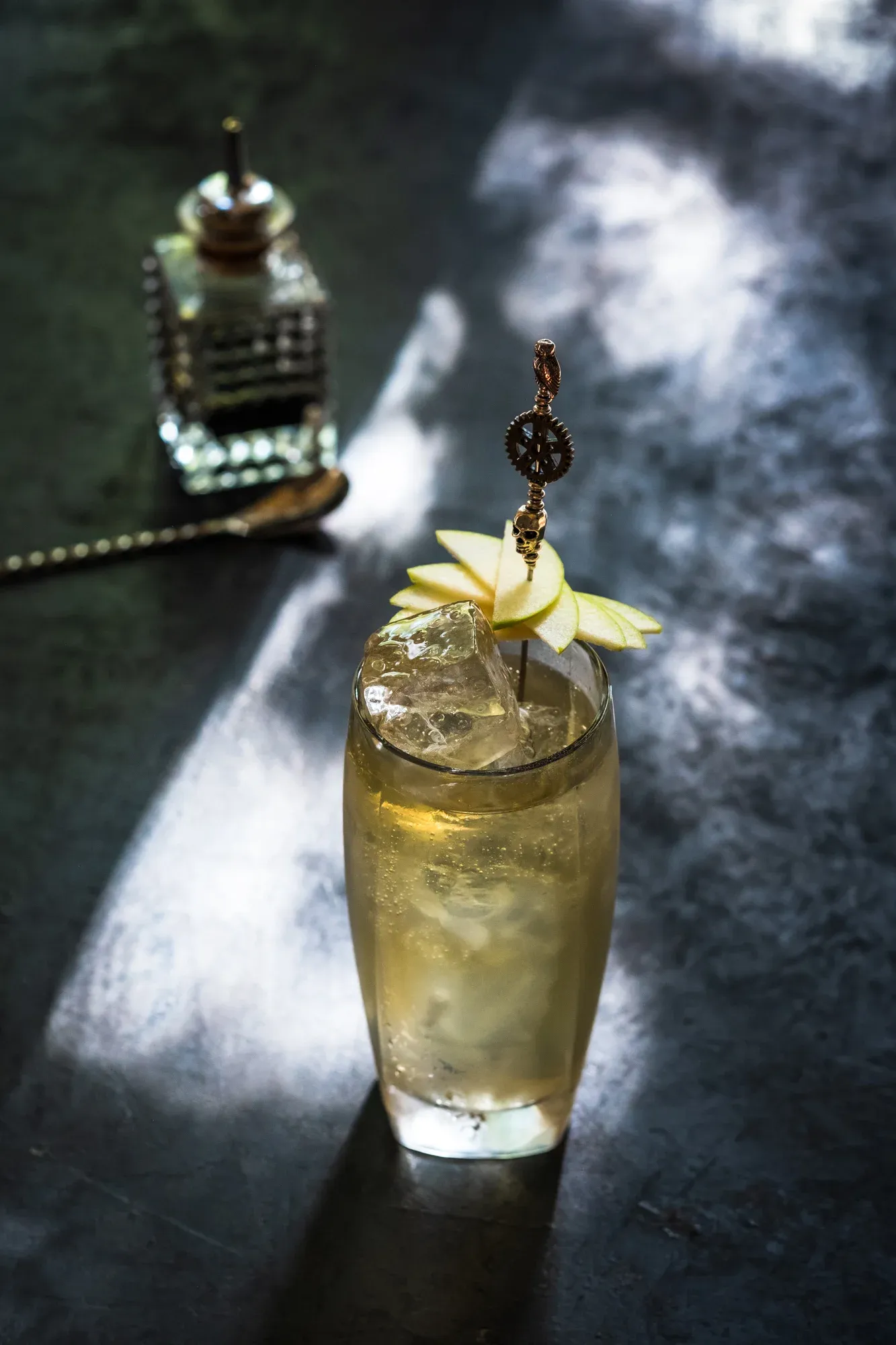 A Midsummer Day's Apple highball cocktail with fresh apple slices
