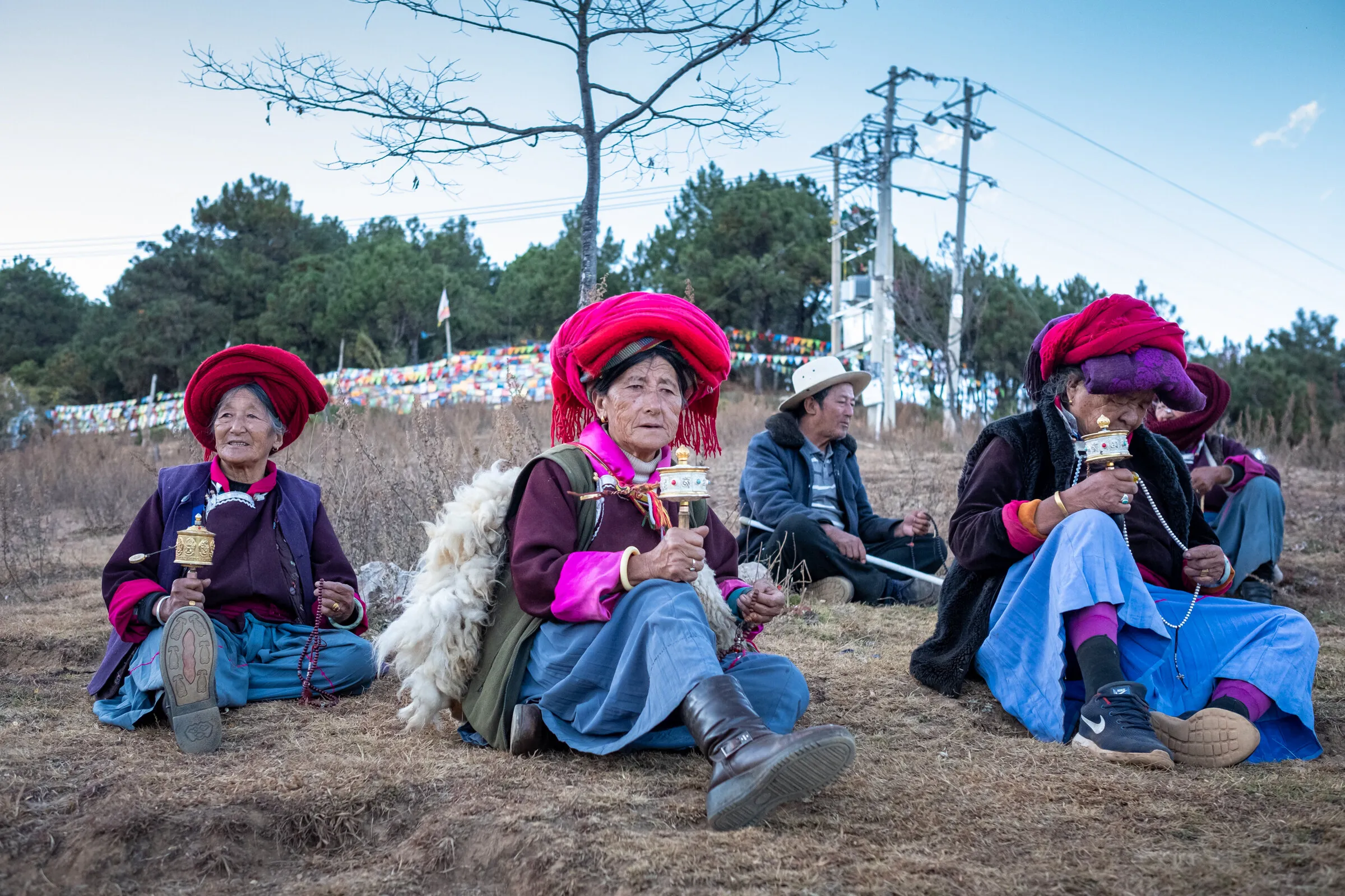 Buddhist prayer scene in Mosuo village