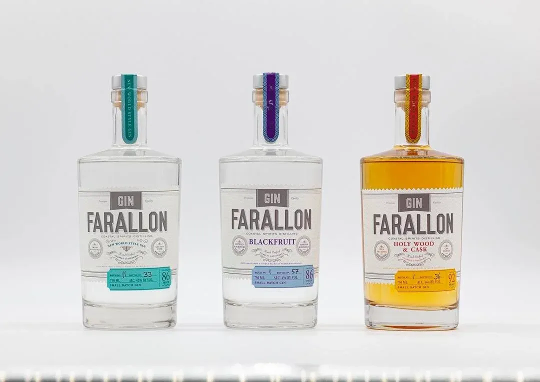 Gin Farallon bottle